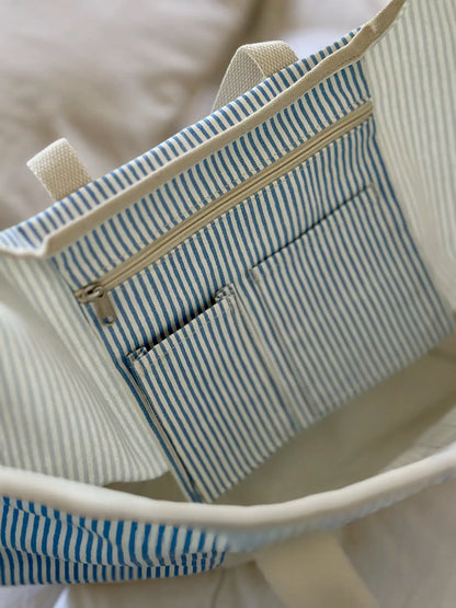 ESco Tote bag, Internal pocket, zipper, eastern shore look, where to keep things safely. Perfect for the Beach